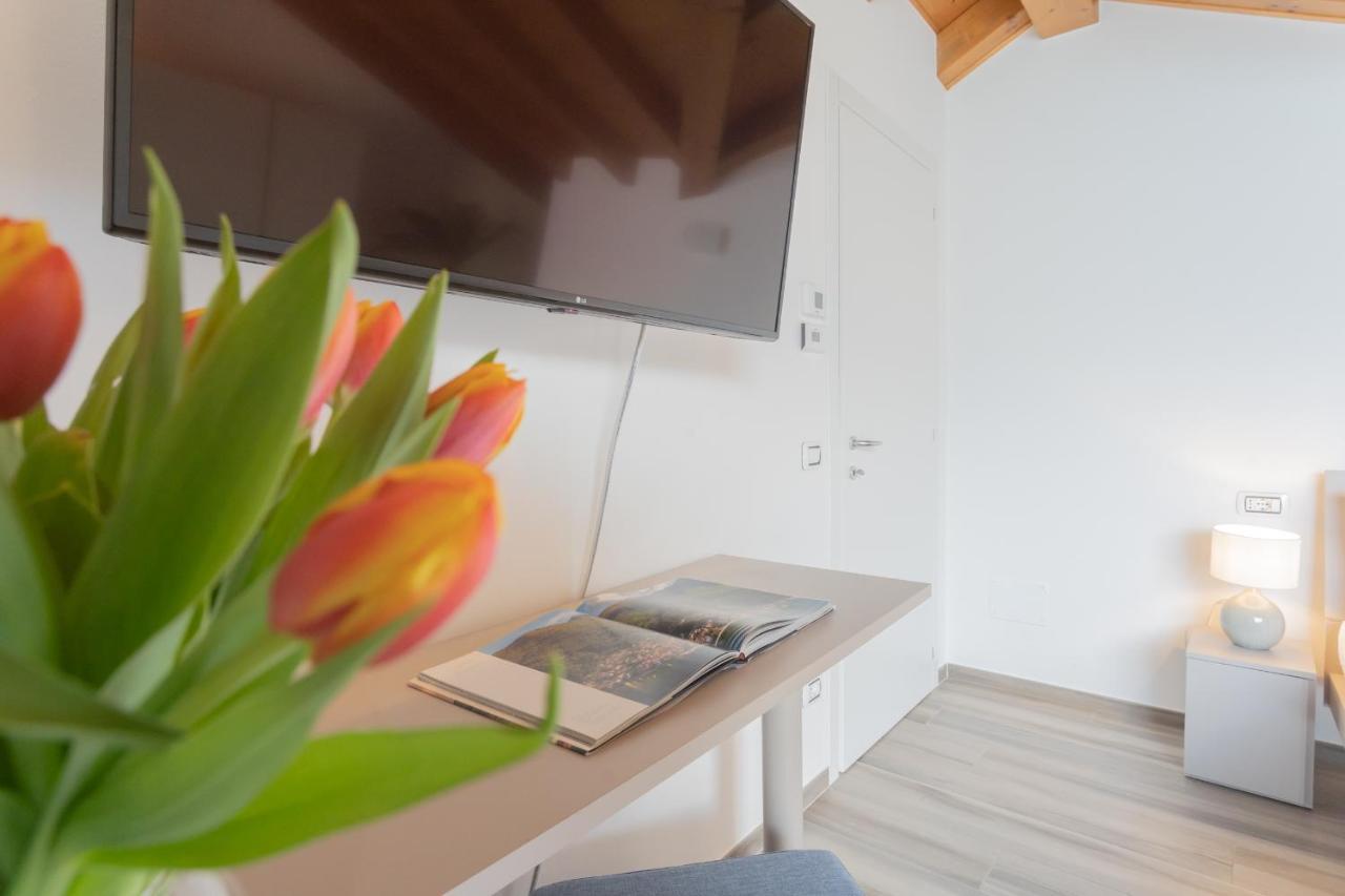Dream Lake Apartments Lake View - Private Beach By Rent All Como 레체노 외부 사진